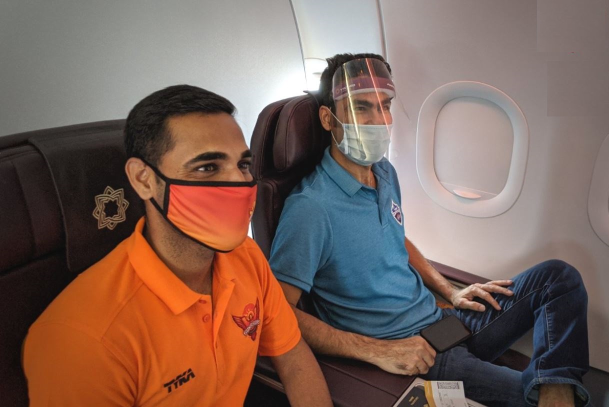 SRH's Bhuvneshwar Kumar and DC's Mohammad Kaif sitting together in the plane | SRH Twitter