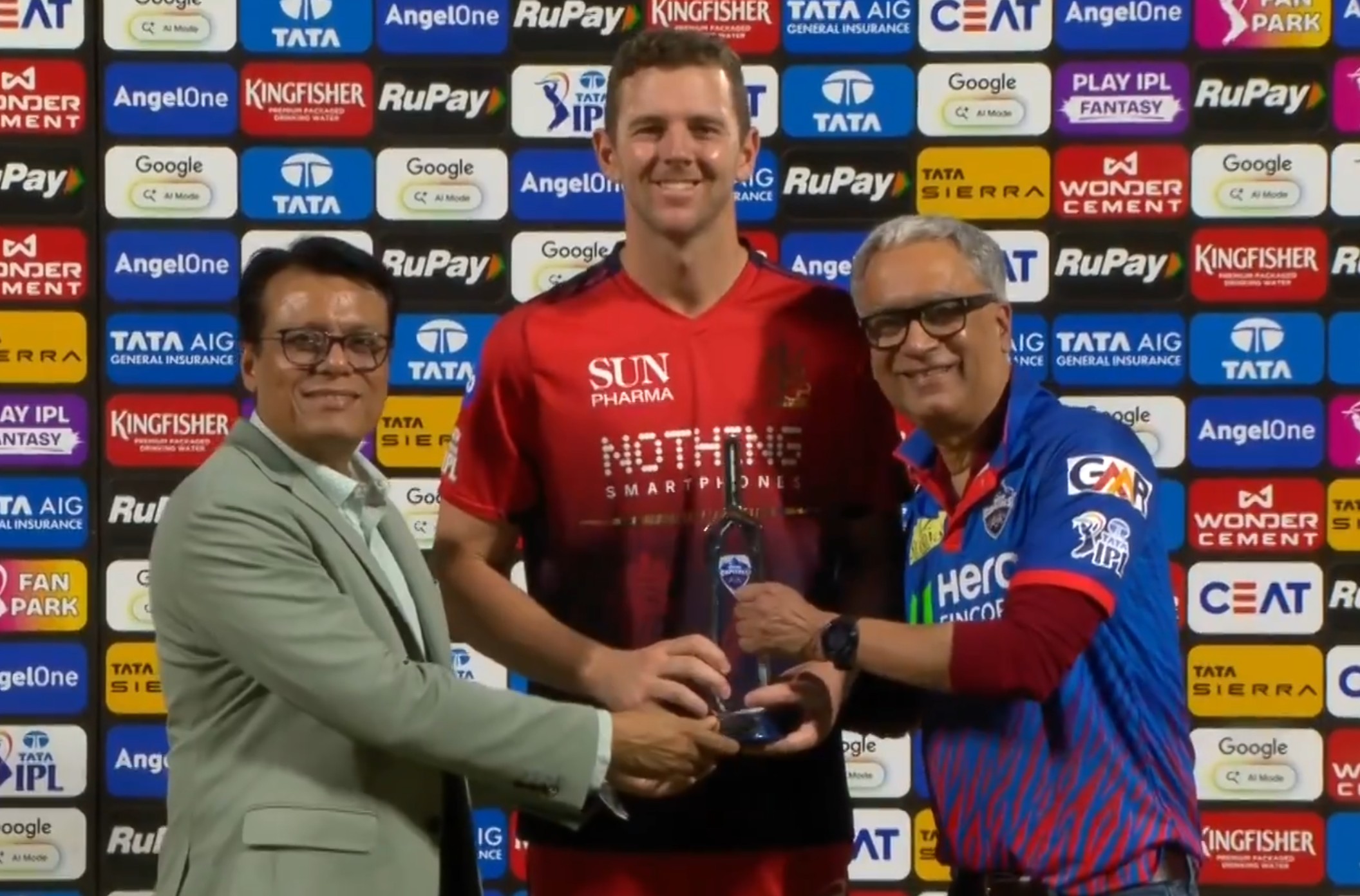 Josh Hazlewood with his Player of the Match | IPL X