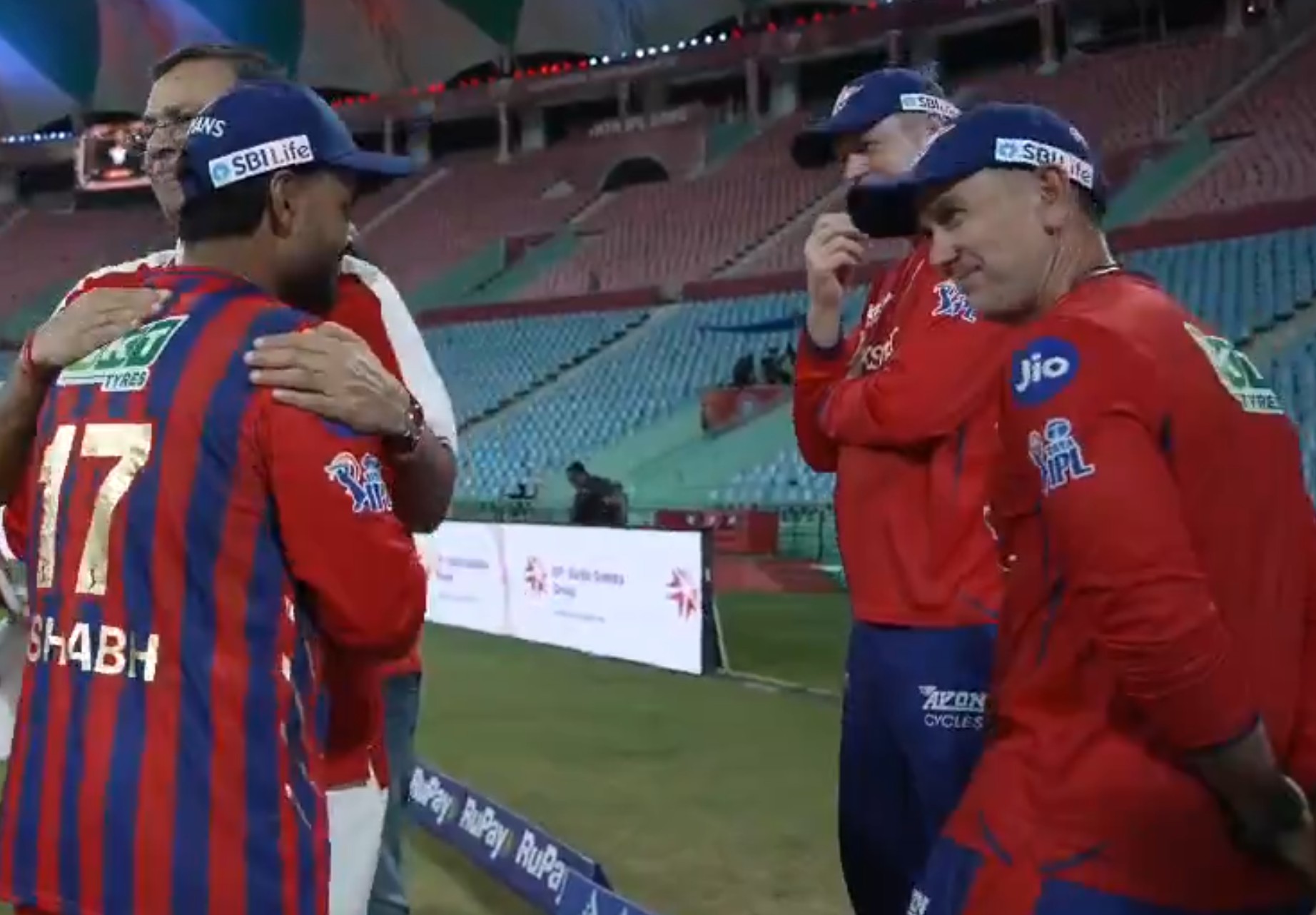 Goenka hugged Pant after the LSG v DC match | LSG X