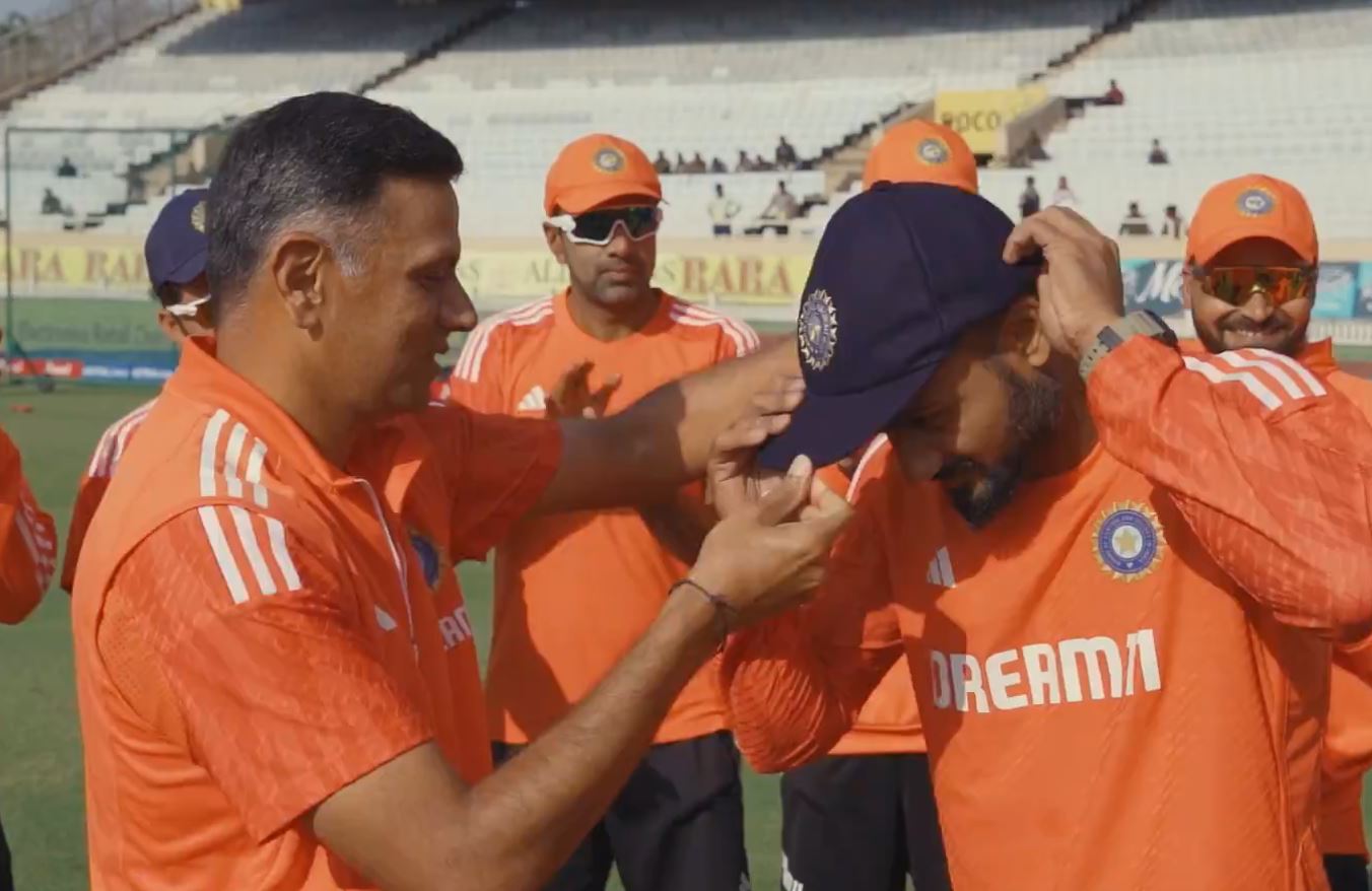 Rahul Dravid presents Akash Deep with his India Test cap number 313 | BCCI