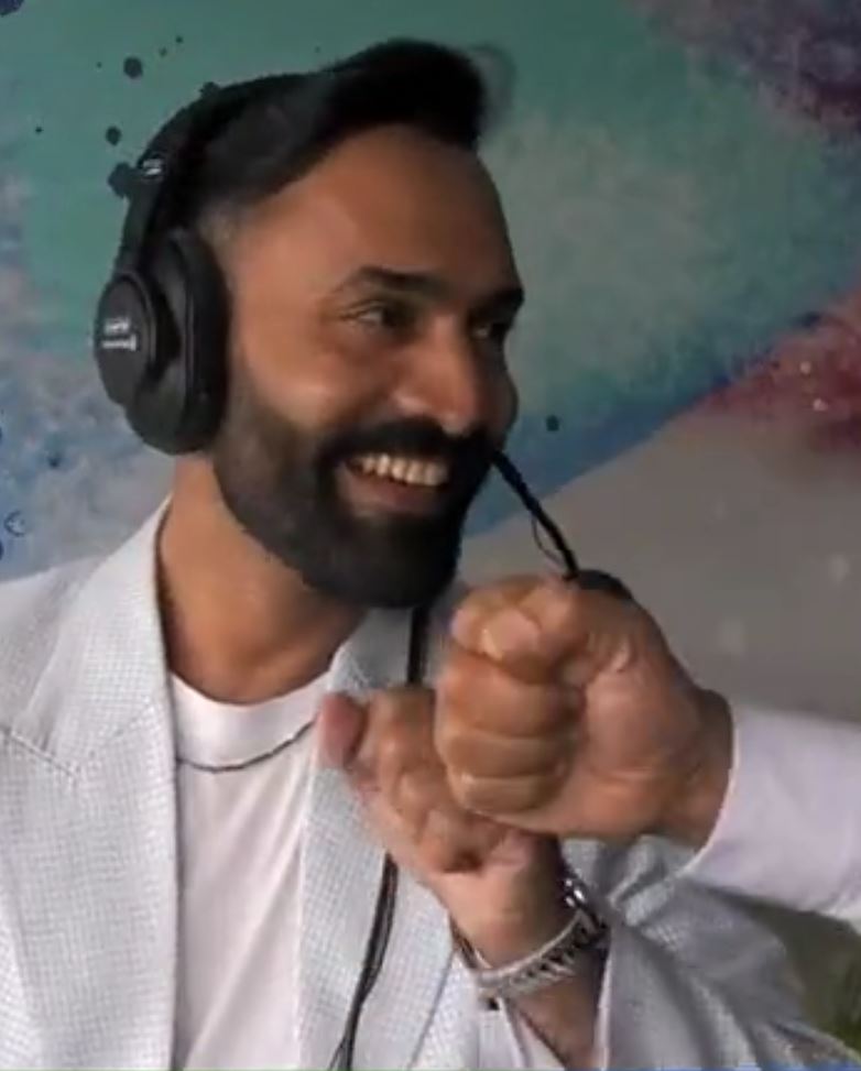 Karthik has been commentating for the Sky Sports in the ongoing Ashes 2023 | X