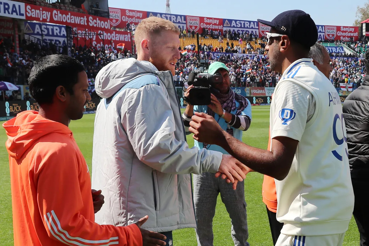 Ben Stokes shakes hands with R Ashwin | BCCI