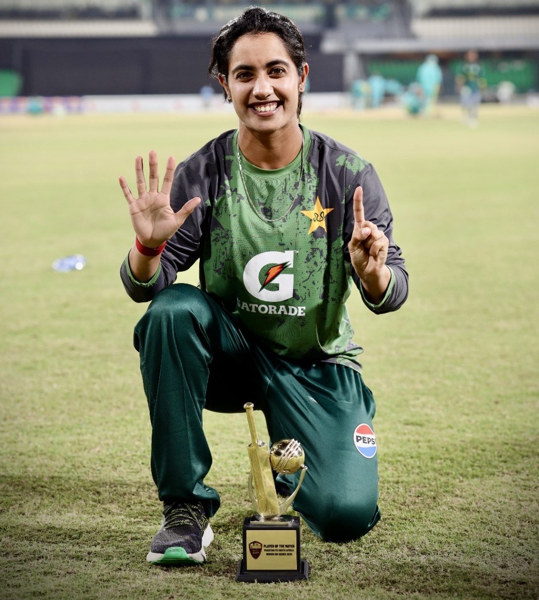 Nashra Sundhu making 6-0 gesture | X