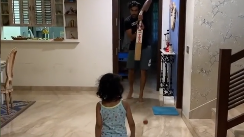 WATCH: Ravichandran Ashwin enjoys a session of indoor cricket with his daughter