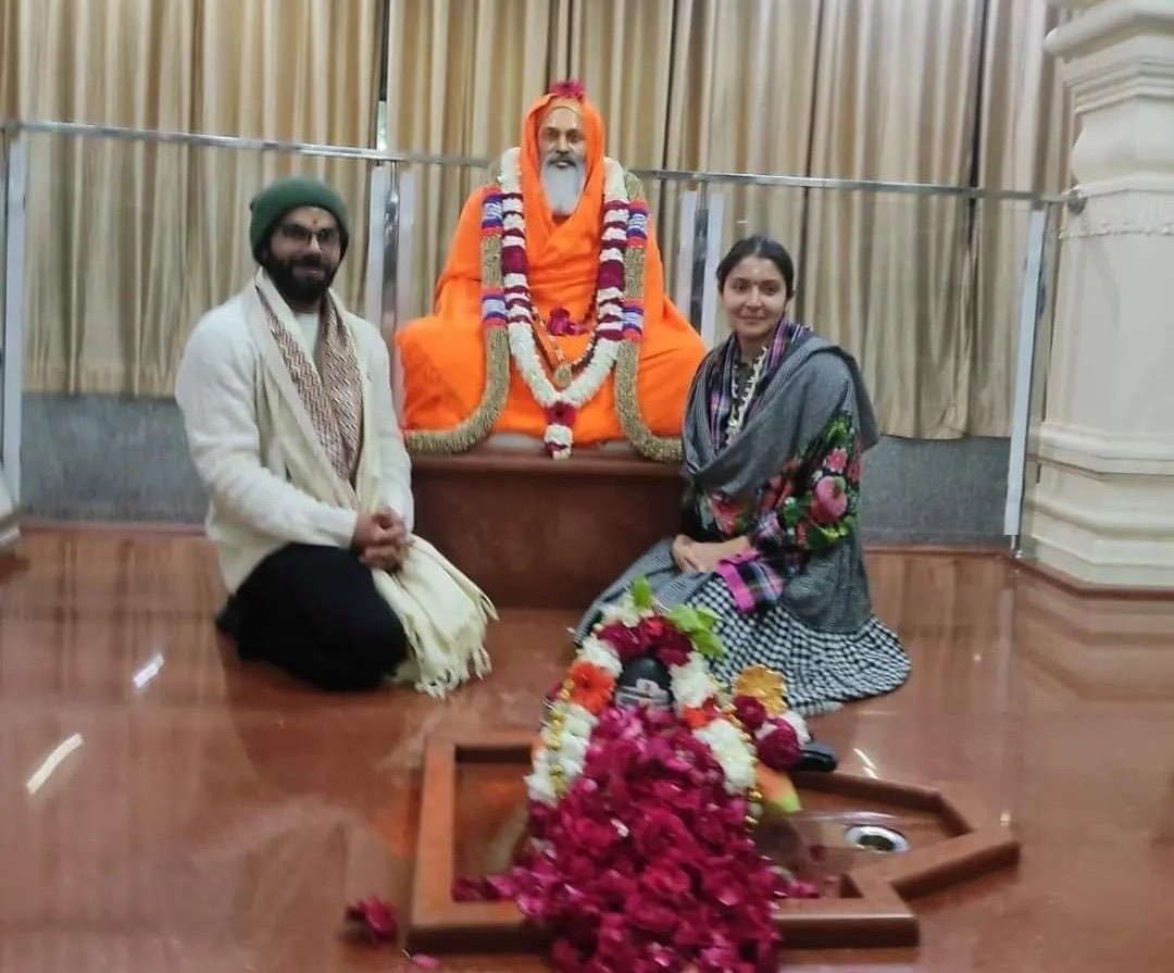 Virat Kohli and Anushka with Swamiji at the Ashram | Twitter