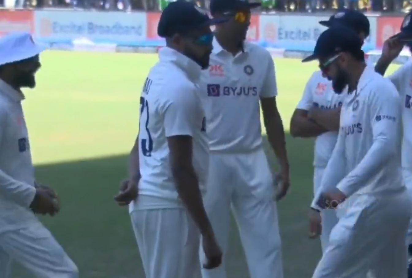 Jadeja and Kohli dancing to Jhoome jo Pathaan | Twitter