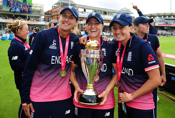 Gunn with 2017 World Cup trophy with her teammates | Getty Images 