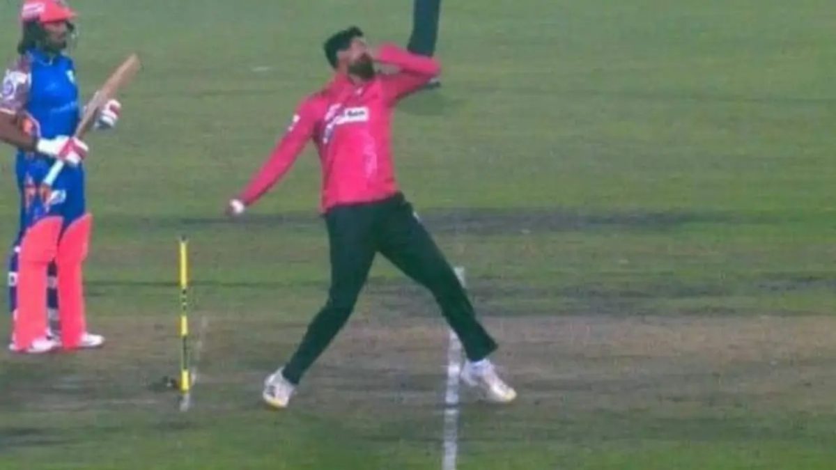 Shoaib Malik bowled three no balls in one over during a BPL 2024 match | X