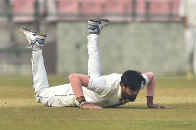 Ishant Sharma injured his ankle against Vidarbha | Twitter