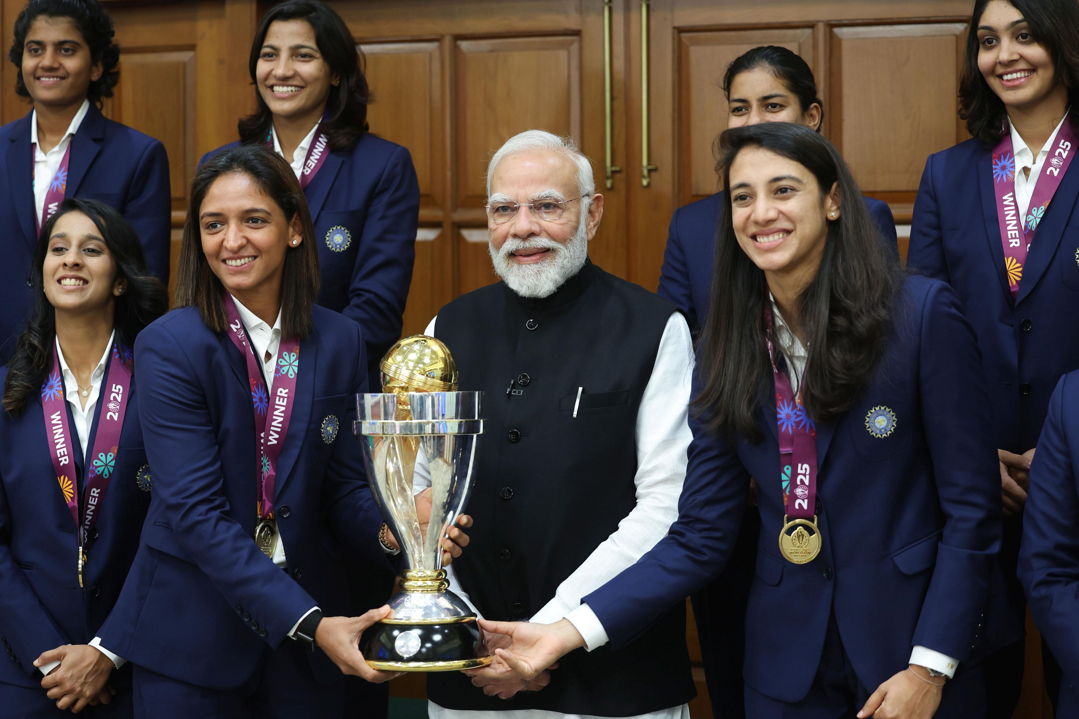 ICC Women's World Cup winners Indian women's team with PM Modi | X