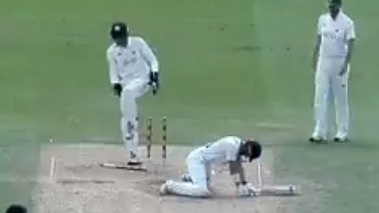 WATCH - Middlesex's Nick Gubbins loses his middle stump while trying the reverse-sweep 