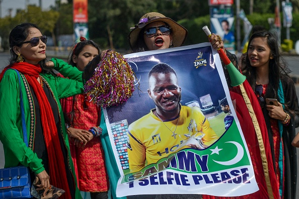Daren Sammy enjoys a huge fan following in Pakistan | Getty