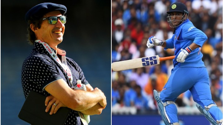 Brad Hogg points out a mistake in MS Dhoni's running between the wickets