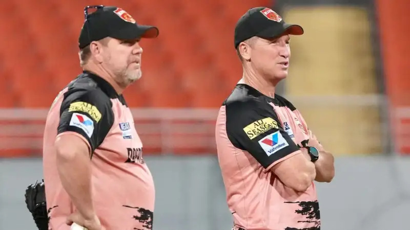 Hames Hopes and Brad Haddin, bowling and fielding coaches of Punjab Kings  | PBKS X