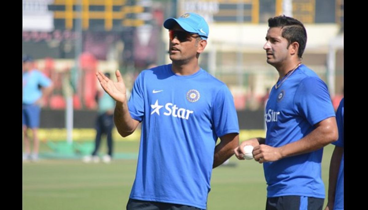 Mohit Sharma with MS Dhoni
