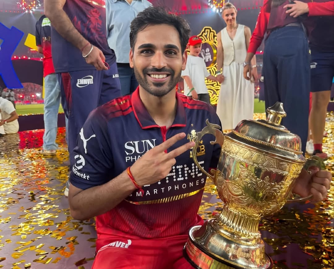Bhuvneshwar Kumar with the IPL 2026 trophy | RCB X