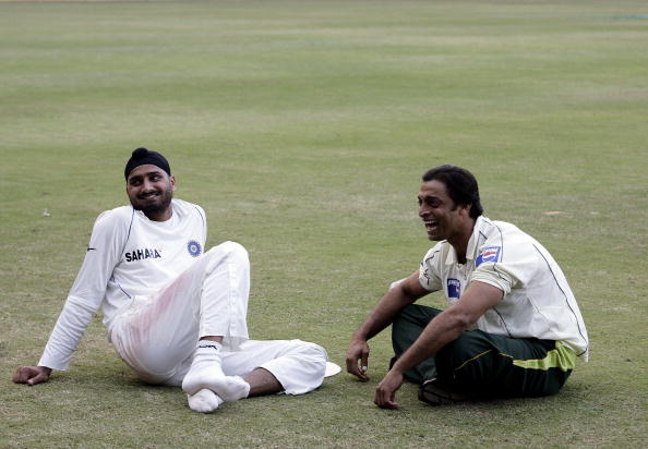 Harbhajan Singh and Shoaib Akhtar sharing light moments | GETTY 