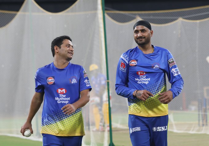 Piyush Chawla with Harbhajan Singh | CSK Twitter