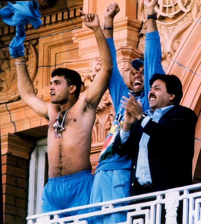 Sourav Ganguly goes topless at Lord's balcony after India wins NatWest 2002 tri-series final