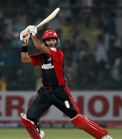 Shikhar Dhawan played for his home team of Delhi Daredevils in IPL 2008 