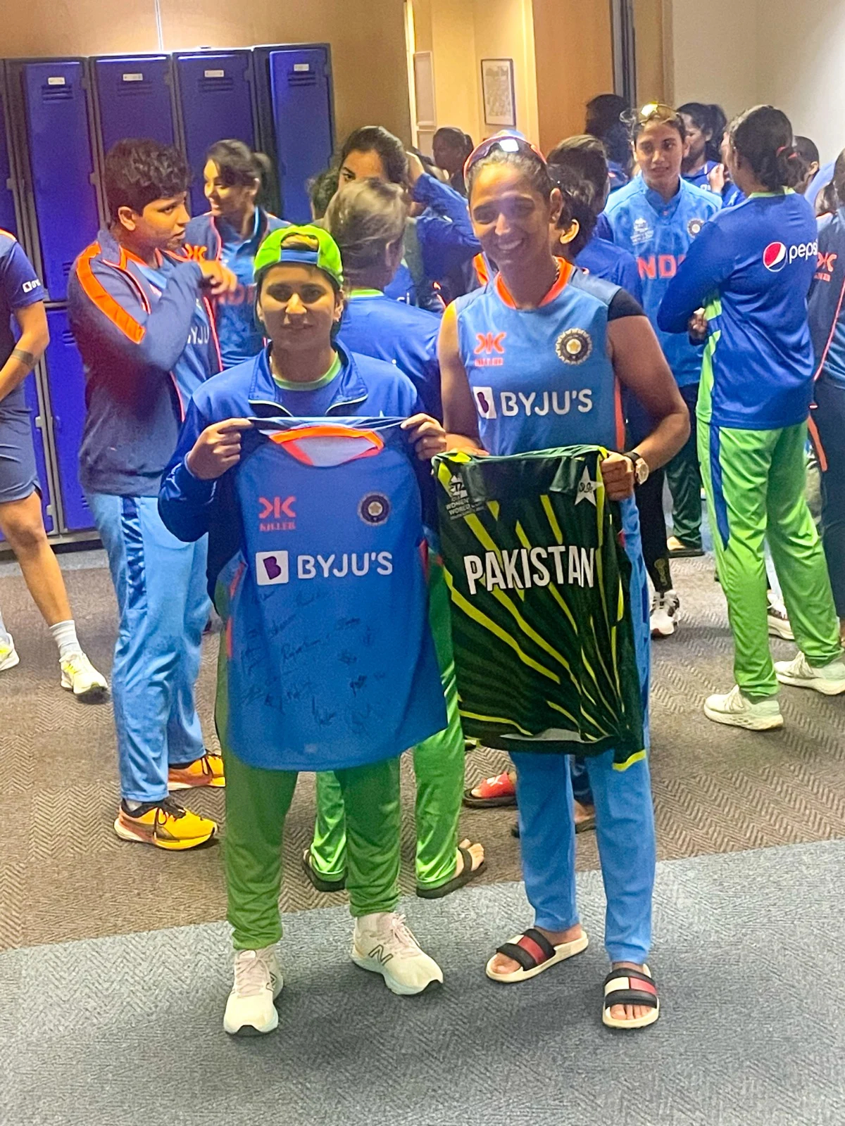 Harmanpreet Kaur and Nida Dar after IND v PAK T20 World Cup 2023 match  | Twitter