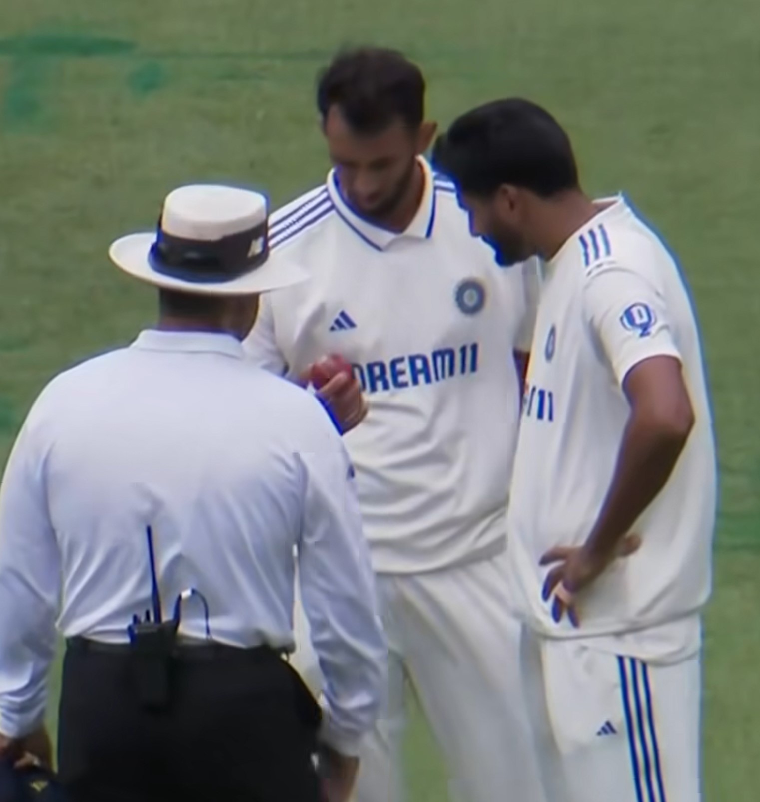 Krishna was unhappy with the ball and showed it to the umpire | CA FB