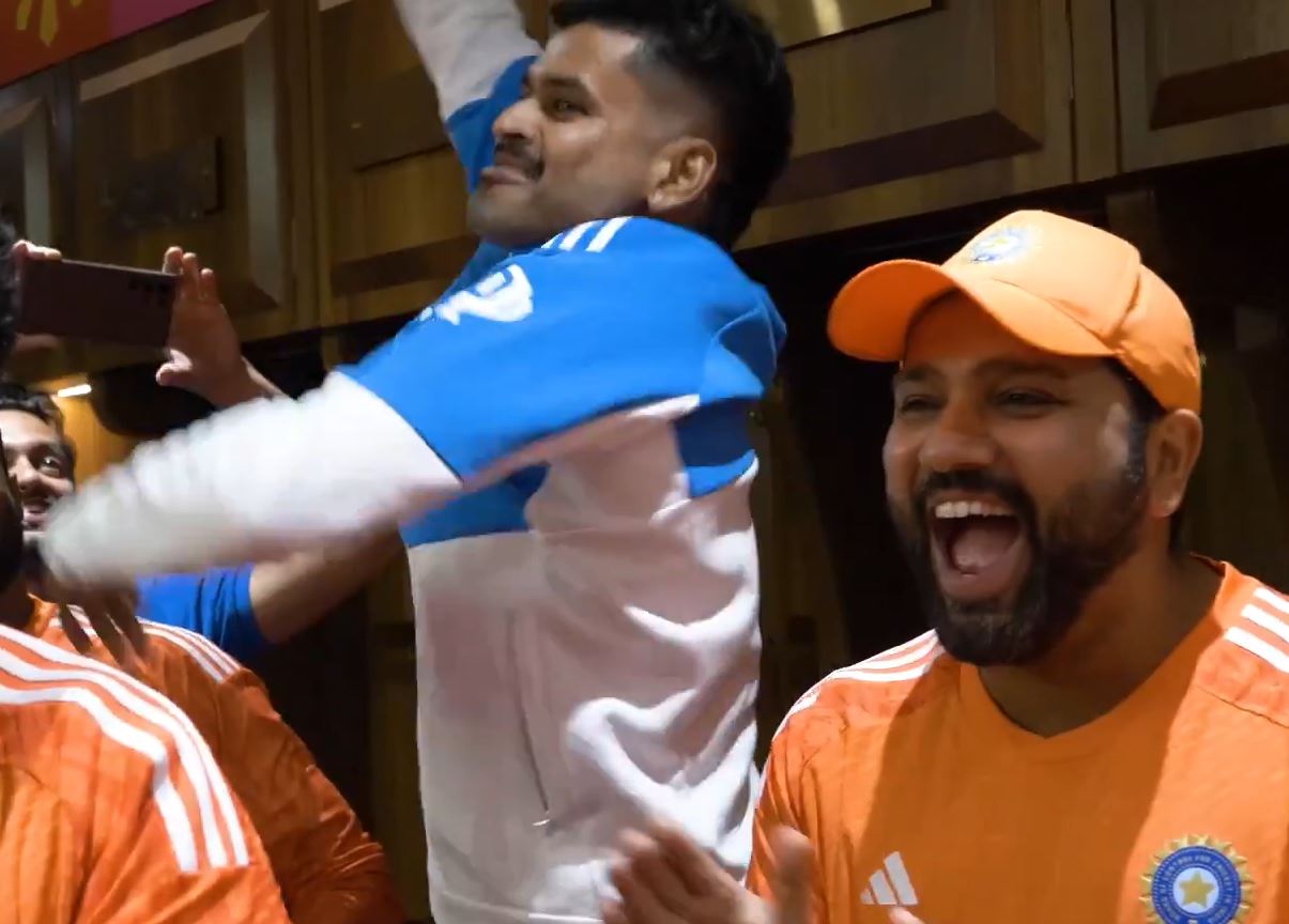 Shreyas Iyer and Rohit Sharma react after Sachin Tendulkar announces the winner | Instagram