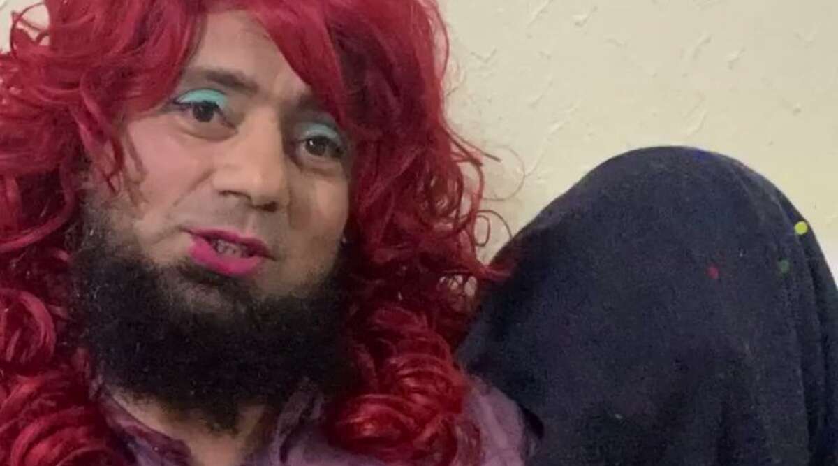 Saqlain Mushtaq in her new look done by daughter | Twitter