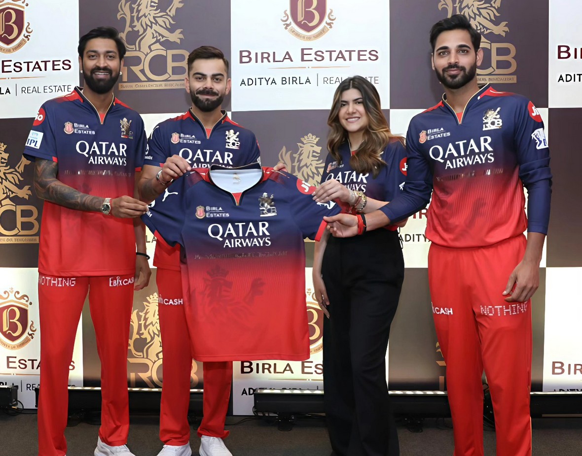Birla Group's Ananya Birla with RCB players | Instagram