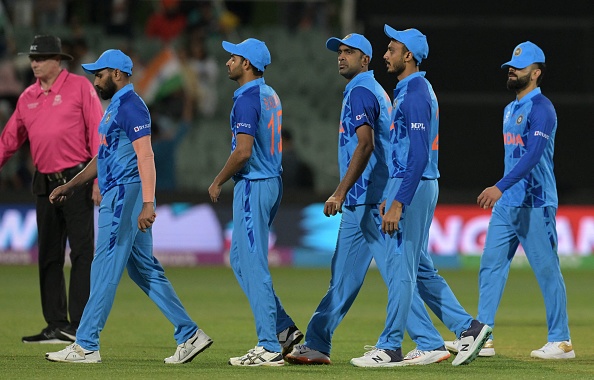 Dejected Indian players leave the field | Getty Images