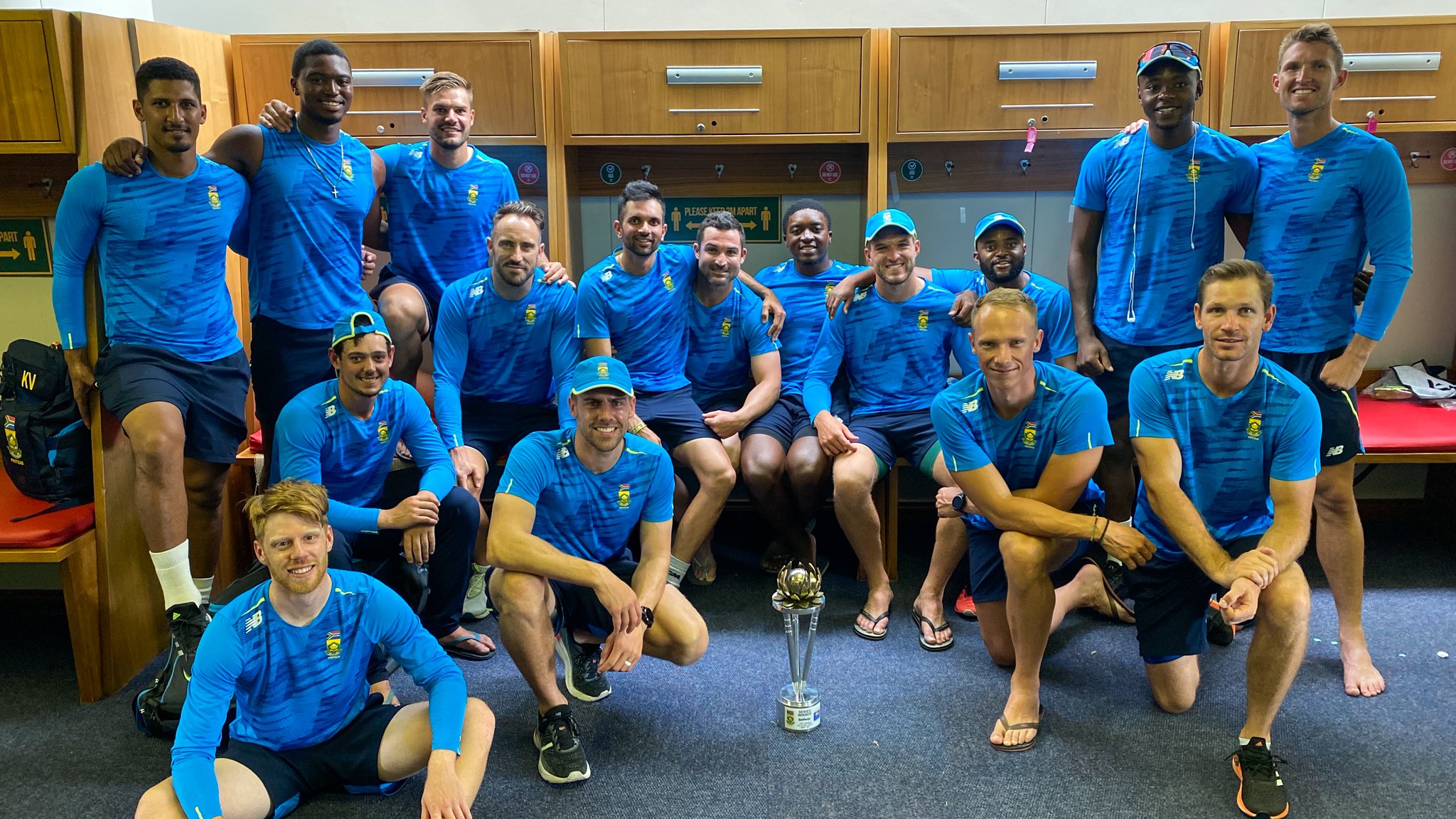 South Africa team with the winner's trophy after Test series win over Sri Lanka | SA Twitter