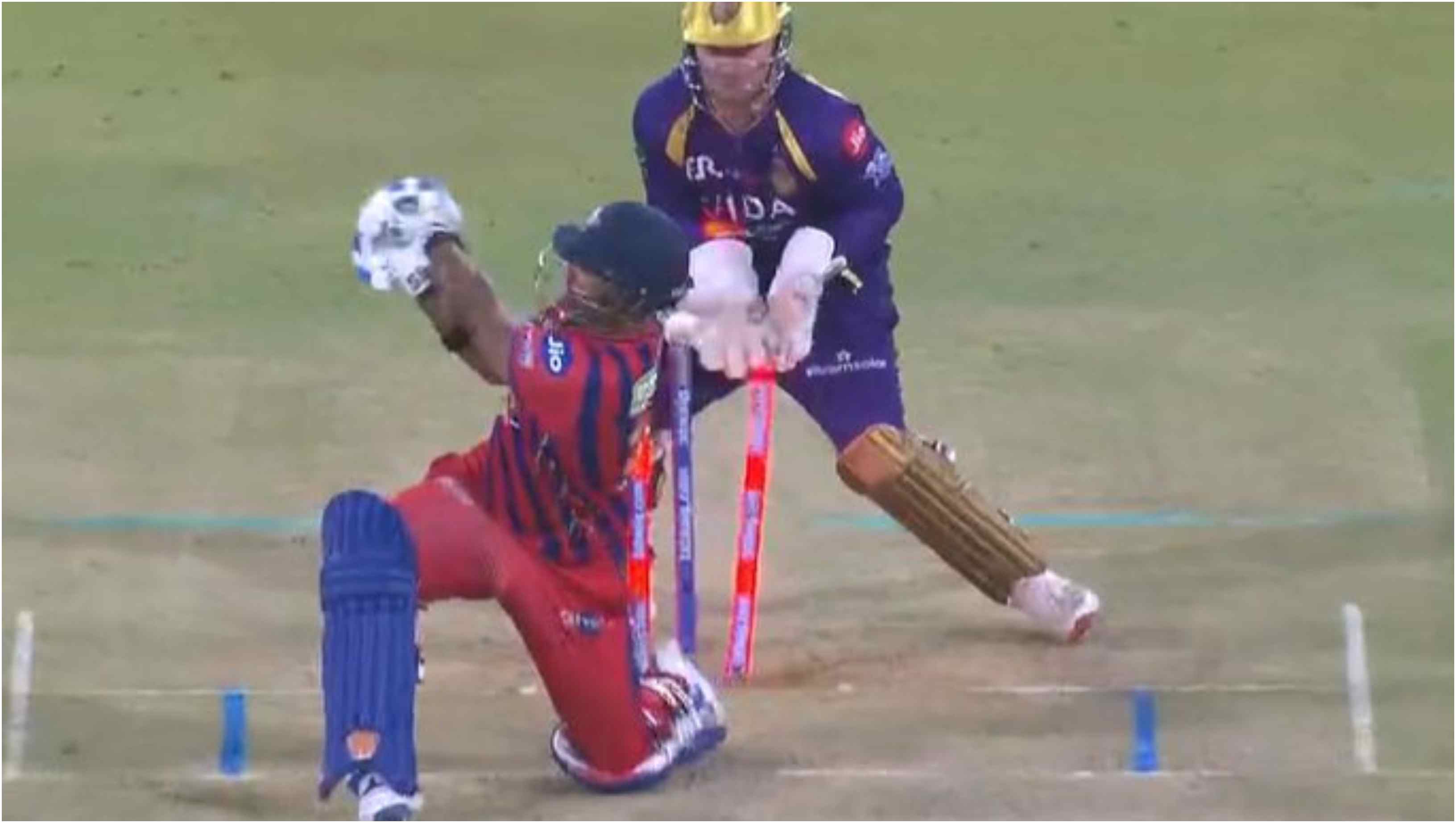 Nicholas Pooran is yet to score a single run against Sunil Narine in Super Overs | X