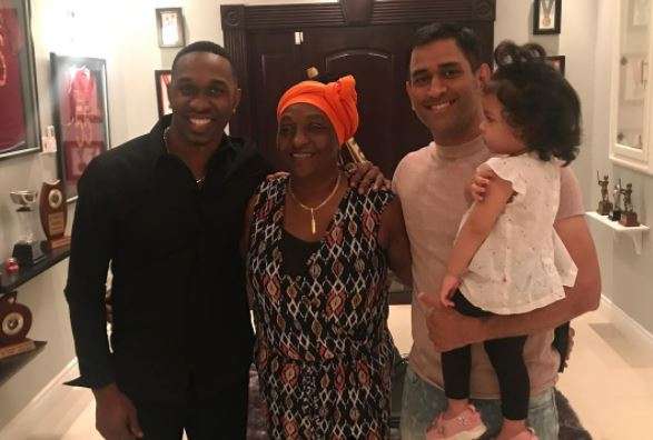 MS Dhoni with Dwayne Bravo's family | Instagram