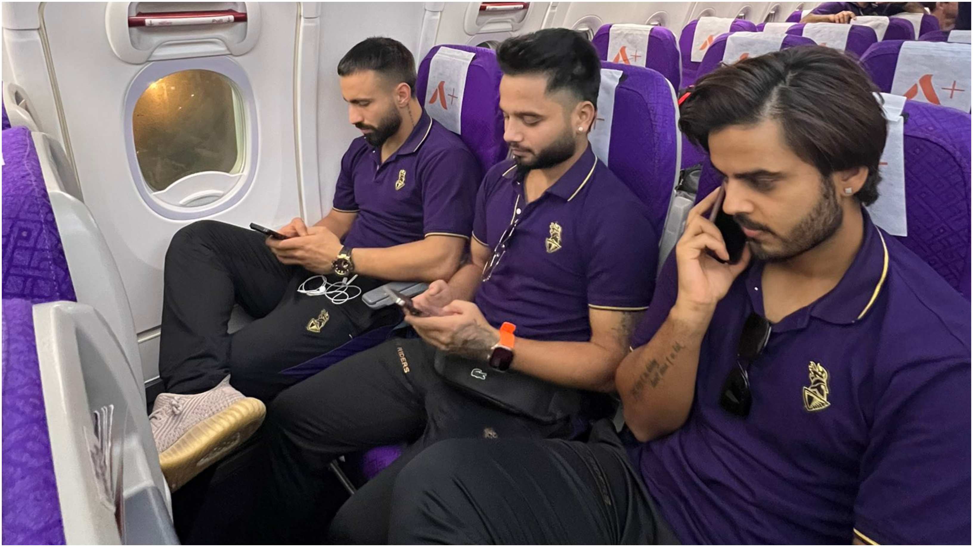 KKR's flight could not land in Kolkata due to bad weather | KKR/X