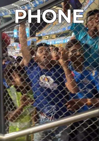 Fan desperately shouting for his phone after Rohit walked off with it | MI Instagram