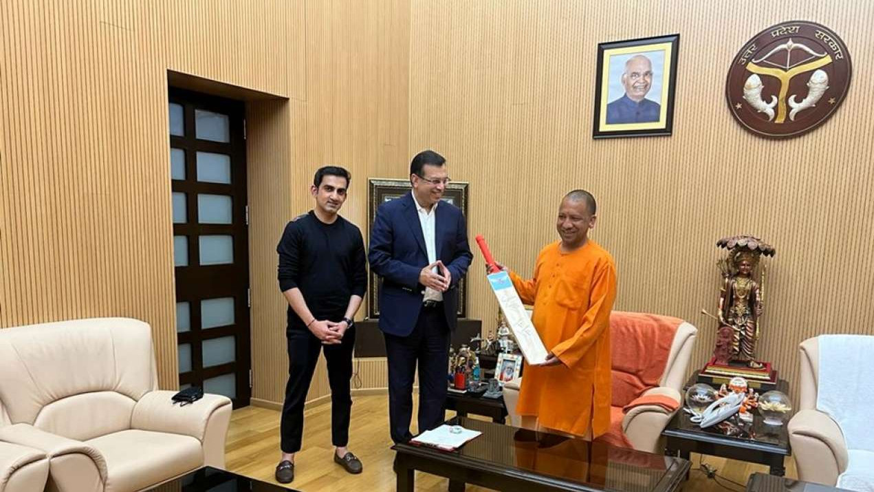 IPL 2022: Gautam Gambhir and Sanjiv Goenka gift Lucknow franchise’s first bat to UP CM Yogi Adityanath