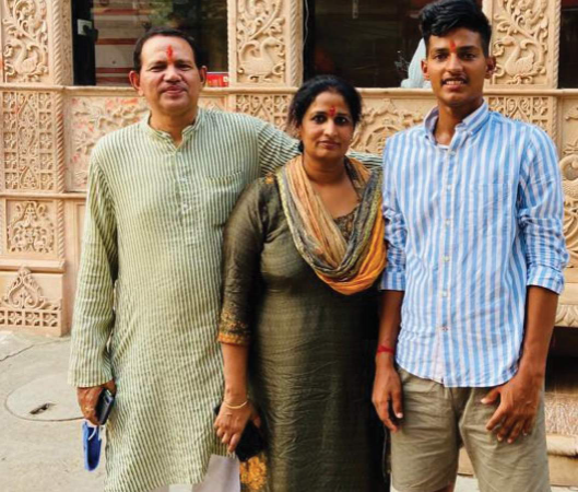Yash Dhull with his father and mother | Twitter