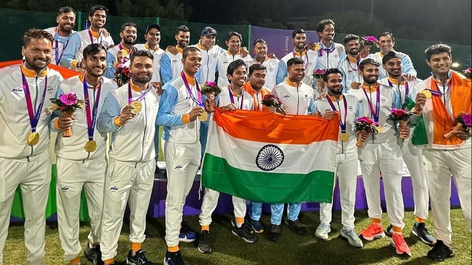 Indian Cricket Team with Gold Medal | Instagram