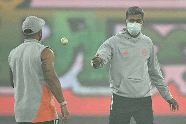 Hardik Pandya was seen wearing a mask in heavy fog in Lucknow before 4th T20I | Getty
