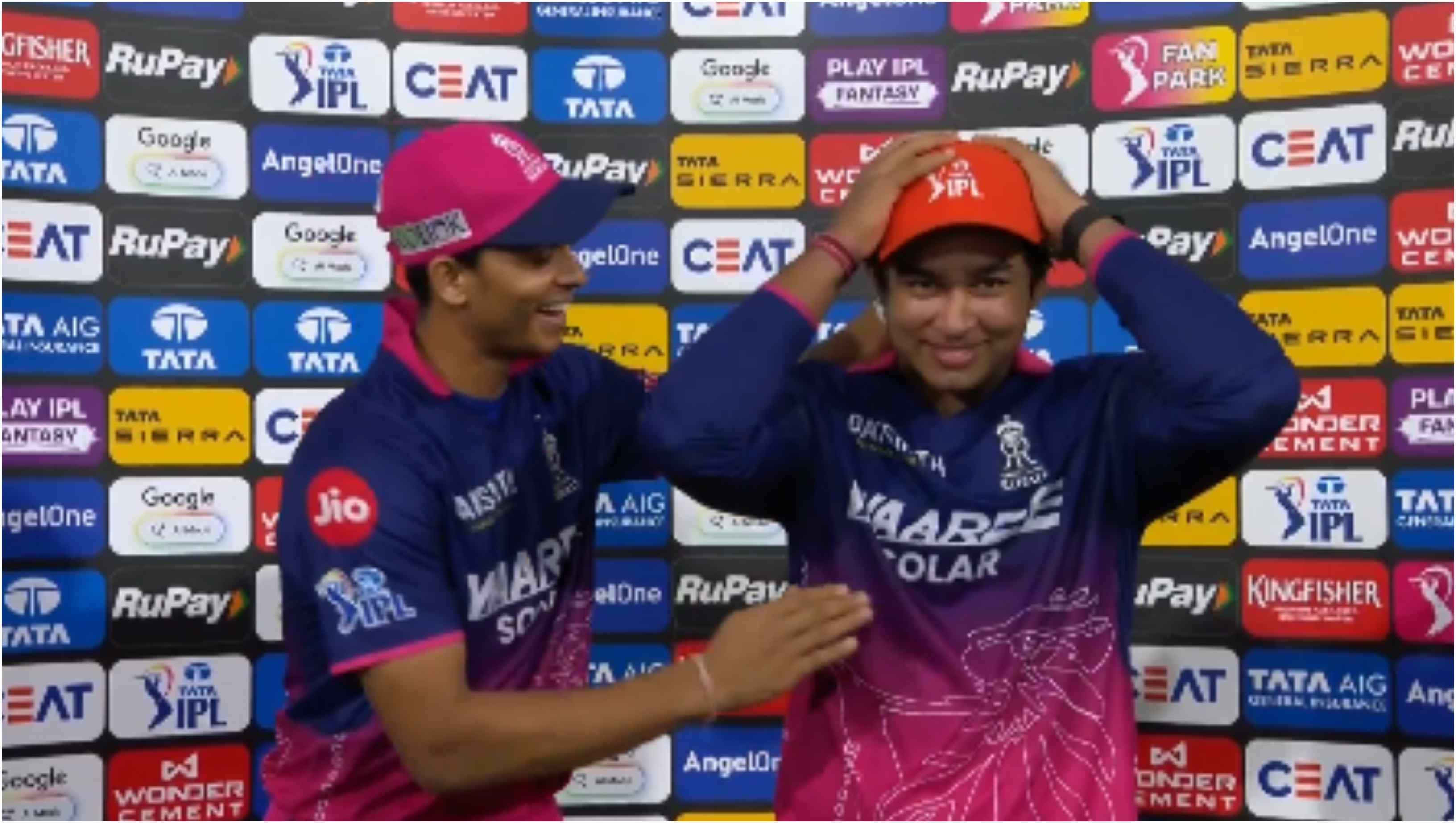 Yashasvi Jaiswal presented the Orange Cap to Vaibhav Sooryavanshi | IPL/X