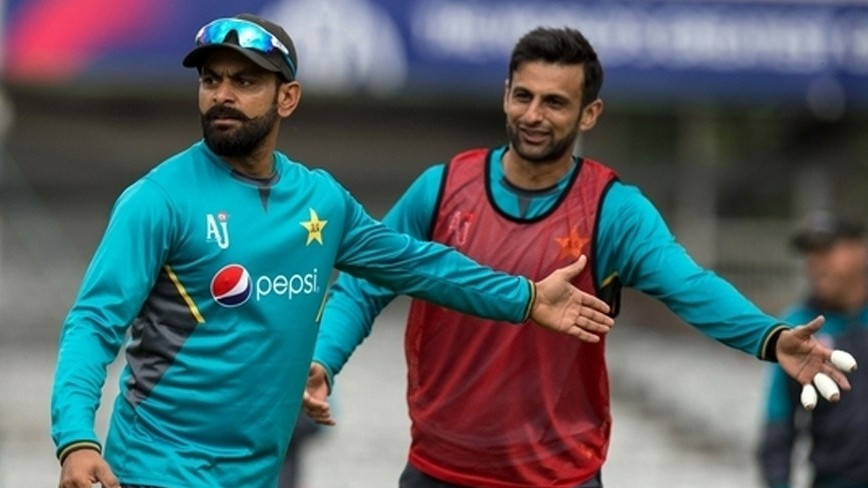 “I told Shoaib Malik to retire as well as I knew he will not be respected”- Mohammad Hafeez 