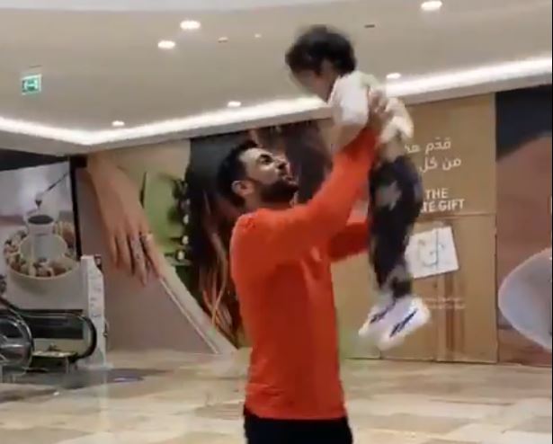 Shoaib Malik with son Izhaan in Dubai | Twitter