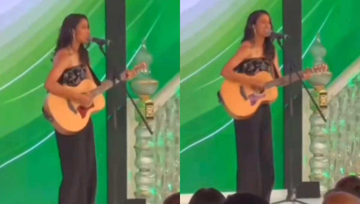 Jemimah Rodrigues singing at Reliance event | X