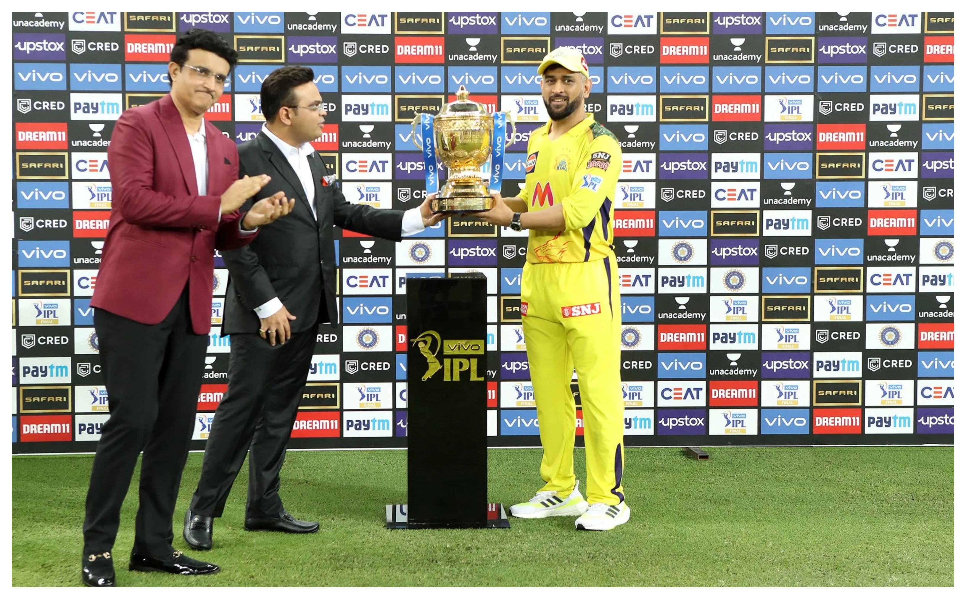 Sourav Ganguly and Jay Shah handing over the IPL 2021 trophy to MS Dhoni | BCCI/IPL