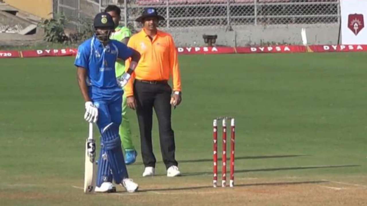 Hardik Pandya playing in DY Patil T20 Cup