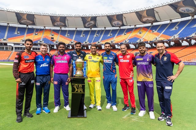 Captains with the IPL trophy | BCCI