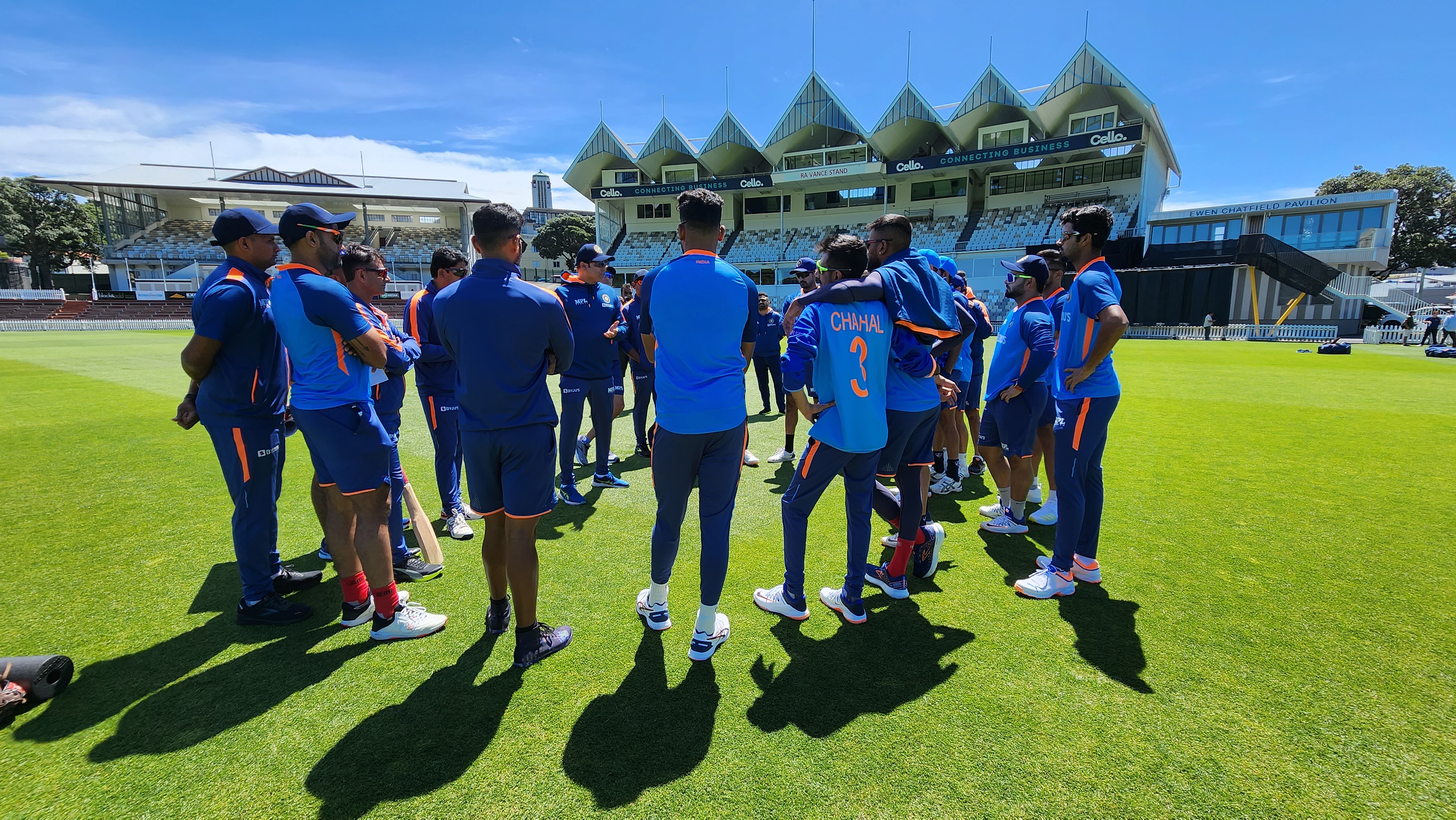 VVS Laxman talking to Indian team members in Wellington | BCCI