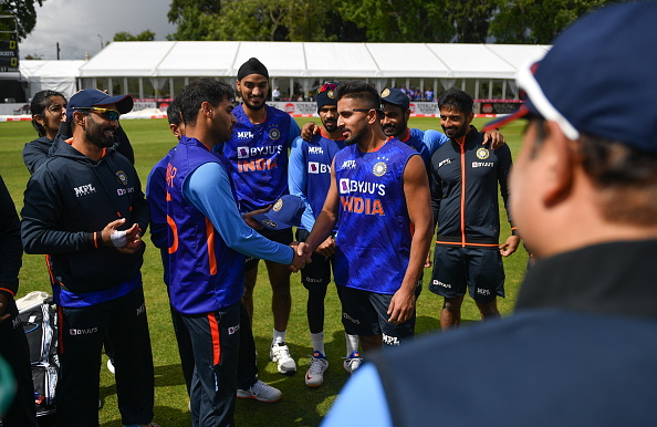 Bhuvneshwar Kumar handing Umran Malik his India T20I debut cap | Getty