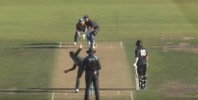 Mahmudullah’s bizarre bowling action | Screengrab