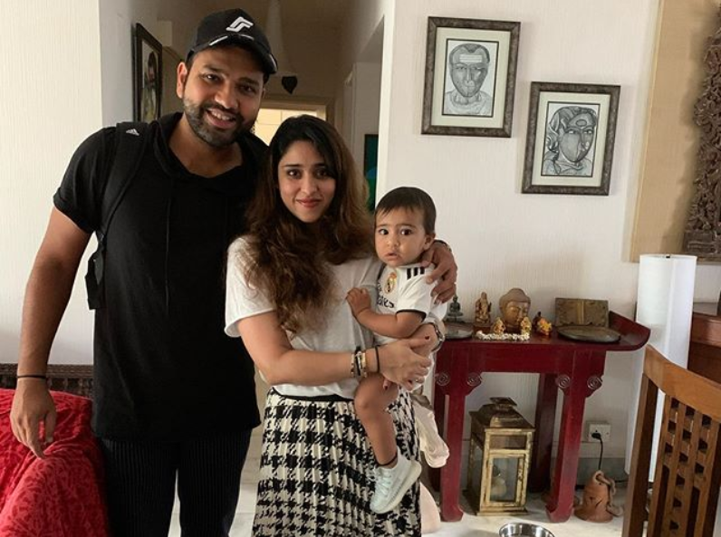 पत्नी रितिका और बेटी समायरा के साथ रोहित शर्मा | Instagram
